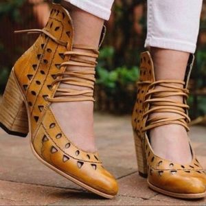 Freebird Black Flute Heels Size 7